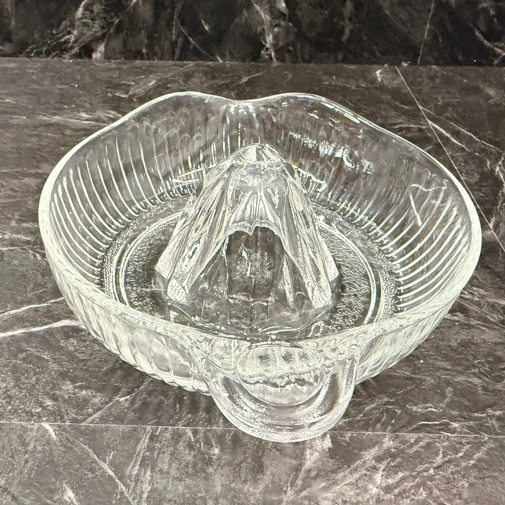 Glass Ribbed Citrus Juicer